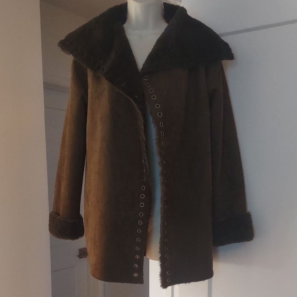 Love Token Olive Green Soft Suede-like Rabbit Fur Collar with Metal Stud Detail - Picture 2 of 13